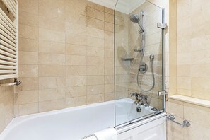 Basic Apartment | Bathroom - Elegant Two-bedroom Flat in Evelyn Gardens (London)