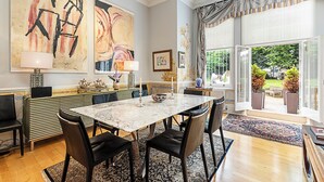 Interior - Elegant Two-bedroom Flat in Evelyn Gardens (London)