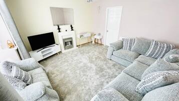 Maison | Coin séjour | Télévision, cheminée