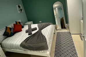 1 室のベッドルーム、アイロン / アイロン台、WiFi (無料)、ベッドシーツ