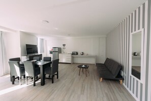 Leilighet – comfort, balkong, byutsikt | Eget tekjøkken | Mikrobølgeovn, kokeplater, vannkoker og brødrister