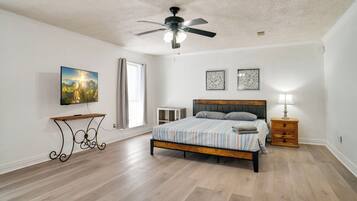 4 bedrooms, WiFi, bed sheets