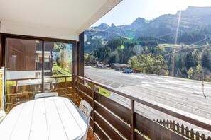 Outdoor dining - 1st floor, view mountain, balcony, tv, 36m², La Clusaz (La Clusaz)