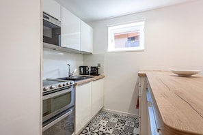 Kühlschrank, Mikrowelle, Ofen, Geschirrspüler