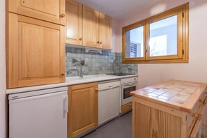 Private kitchen - 70m from ski slopes, Ground floor, balcony, tv, 43m², La Clusaz (La Clusaz)