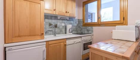 Fridge, microwave, dishwasher