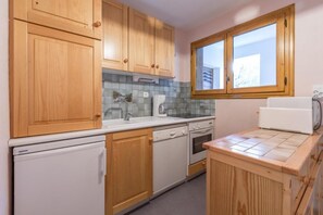 Fridge, microwave, dishwasher