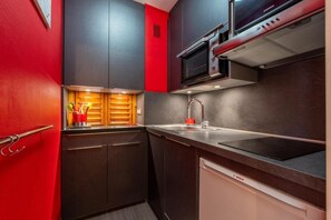 Réfrigérateur, micro-ondes, four, lave-vaisselle