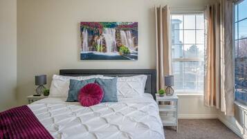 1 camera, una scrivania, ferro/asse da stiro, culla da viaggio