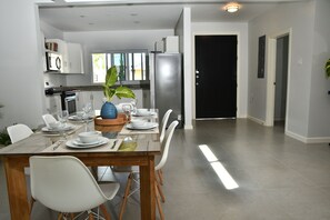 Dining - Charming 3-bedroom townhome with Ocean View centrally located in Ocho Rios (Ocho Rios)