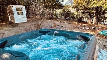 Tina de hidromasaje al aire libre