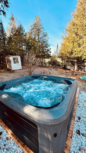 Tina de hidromasaje al aire libre