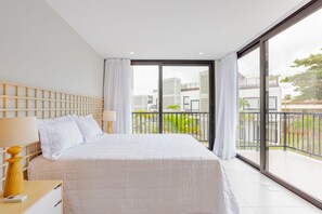 3 quartos, ferros/tábuas de passar roupa, acesso à internet