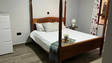 6 bedrooms, desk, iron/ironing board, free WiFi