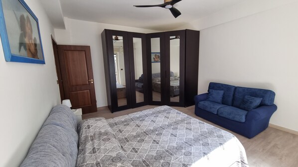 2 slaapkamers, een strijkplank/strijkijzer, wifi, beddengoed