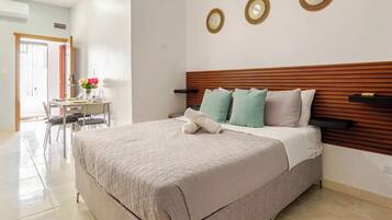 1 habitación, tabla de planchar con plancha, wifi y ropa de cama