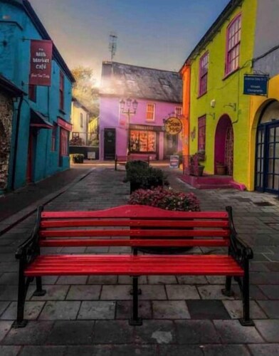 3 min walk in to town , Great location in town