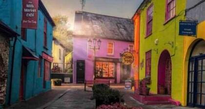 3 min walk in to town , Great location in town