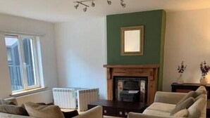 A living room with two sofas, a fireplace, and a radiator. - 3 min walk in to town , Great location in town (kinsale)