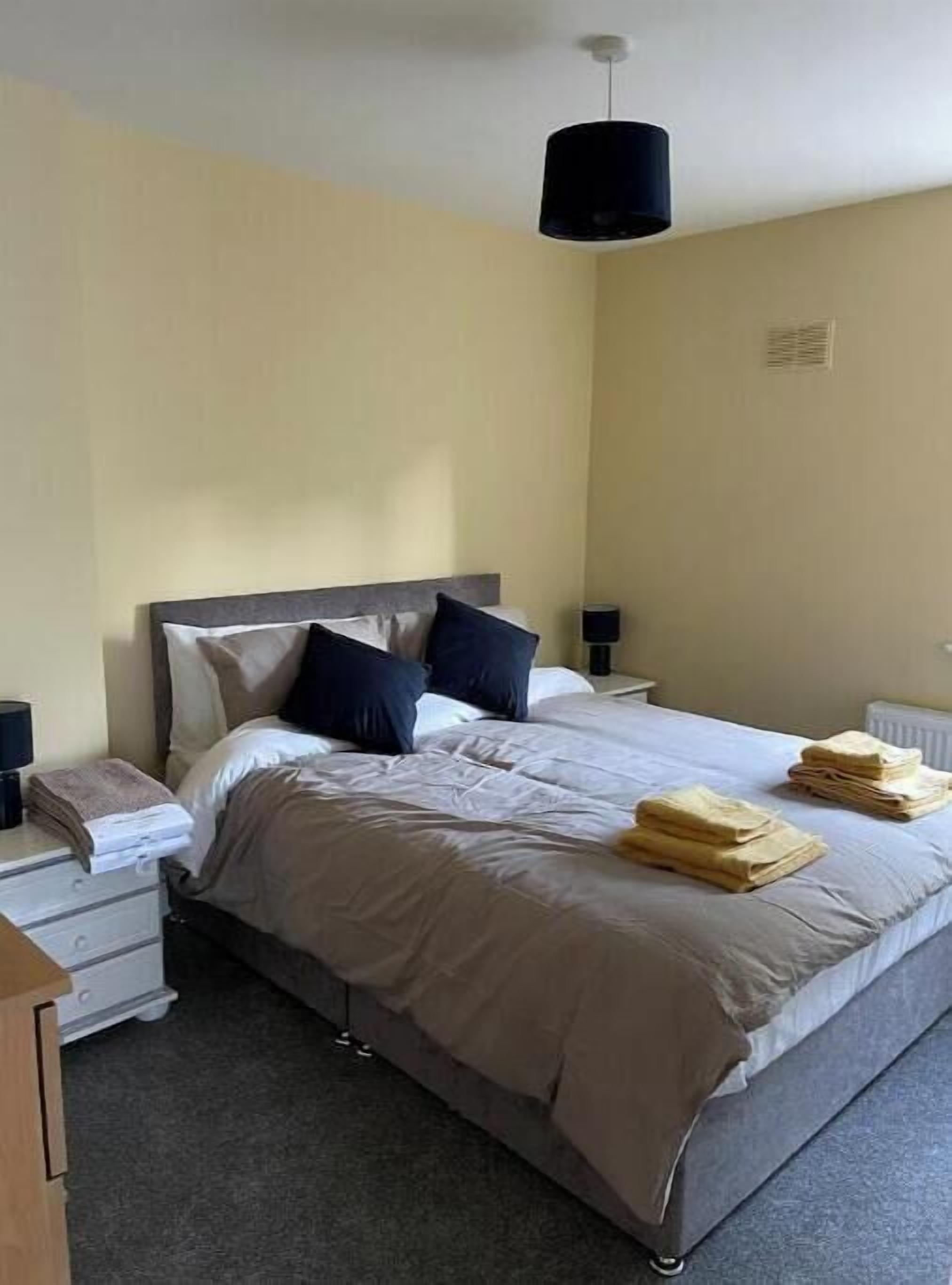 3 bedrooms, Internet