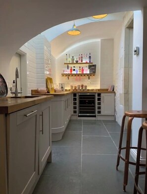 Apartment | Private kitchen | Fridge, microwave, oven, stovetop - Quirky, Cool, Comfortable Flat in Bath (Bath)