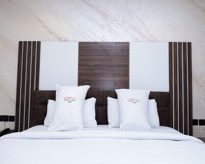 Formula 2 Hotel and Suites