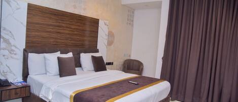 1 Schlafzimmer, Minibar, Zimmersafe, Schreibtisch