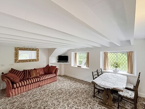 Living area - 2 bedroom accommodation in Llanarmon-Yn-Ial (Llanarmon-Yn-Ial)