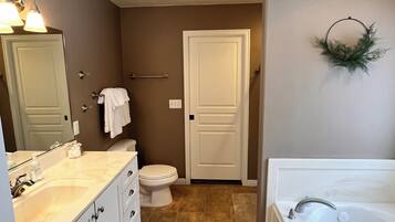 SĂšche-cheveux, serviettes fournies, savon, shampoing