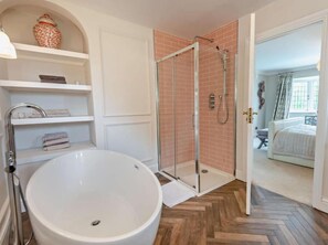 Bathroom - Luxurious 5 Bedroom House in Cookham Near Marlow (Maidenhead)