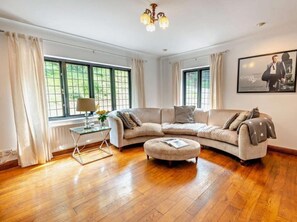 Casa | Sala d'estar | Televisor i llar de foc 