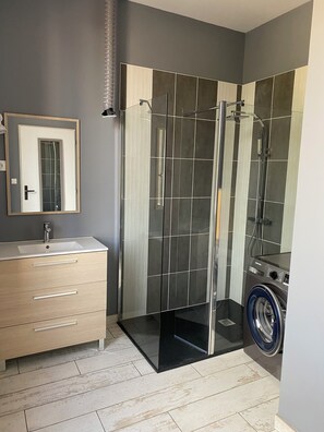 Een douche, een haardroger