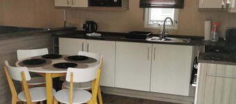 2 Bed Lodge Sleeps 6 -pets Ok -patio -free Parking