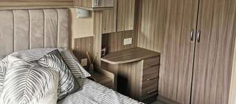 2 เบด ลอดจ์ สลีปส์ 6 - ที่พักสัตว์เลี้ยงพักได้ - ชานบ้าน - จอดรถฟรี