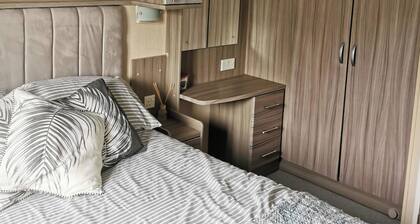 2 Bed Lodge Sleeps 6 -pets Ok -patio -free Parking