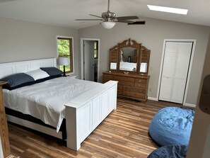 4 Schlafzimmer, Schreibtisch, Bügeleisen/Bügelbrett, WLAN