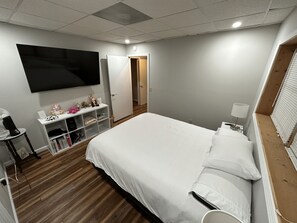 4 habitaciones, escritorio, tabla de planchar con plancha y wifi