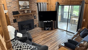 Smart TV, fireplace