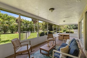 屋外ダイニングエリア