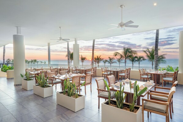 Restaurant - GR Solaris Lighthouse Los Cabos (San José del Cabo)