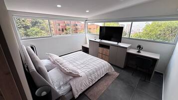 1 camera, una cassaforte in camera, tende oscuranti, ferro/asse da stiro