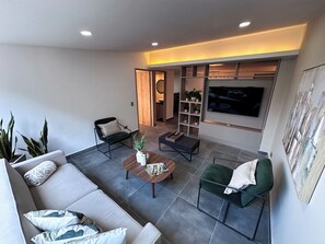 Living area - Amplio apt en poblado by Hoost APT 701 (Medellín)