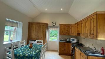Cottage | Private kitchen | Fridge, microwave, oven, stovetop