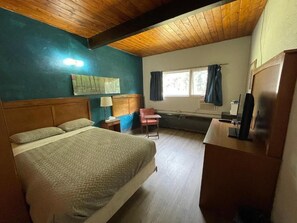 Single Room, Courtyard View | Desk, free WiFi