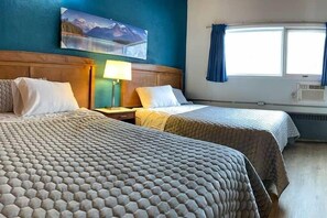 Double Room, Courtyard View | Desk, free WiFi