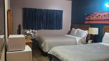 Double Room, Courtyard View | Desk, free WiFi