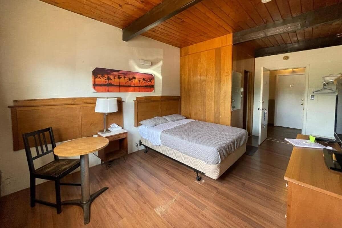 Camera singola, vista cortile | Una scrivania, Wi-Fi gratuito