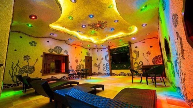 A room with a unique ceiling design, a dining area with chairs, and a table. - Jixibeifu Hotel (Jixi)