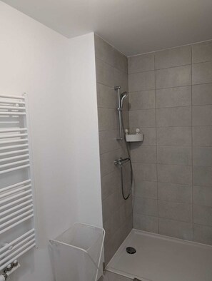 Shower, hair dryer, towels, soap - Plume Studio Sartrouville, 20 minutes from Paris (Sartrouville)