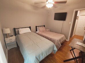 2 Schlafzimmer, Schreibtisch, WLAN, Bettwäsche